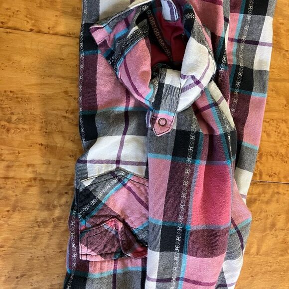 Arizona Jeans, plaid shirt, women’s size medium, excellent condition - Picture 6 of 6